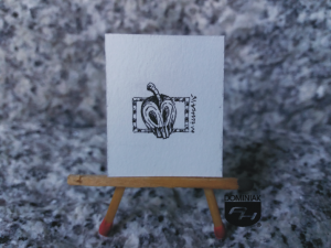 Dział Malarstwa Rysunku Grafiki Zatrute jabłko rysunek tuszem 2,61 cm x 3,40 cm autor Wojtek Łuka 2015